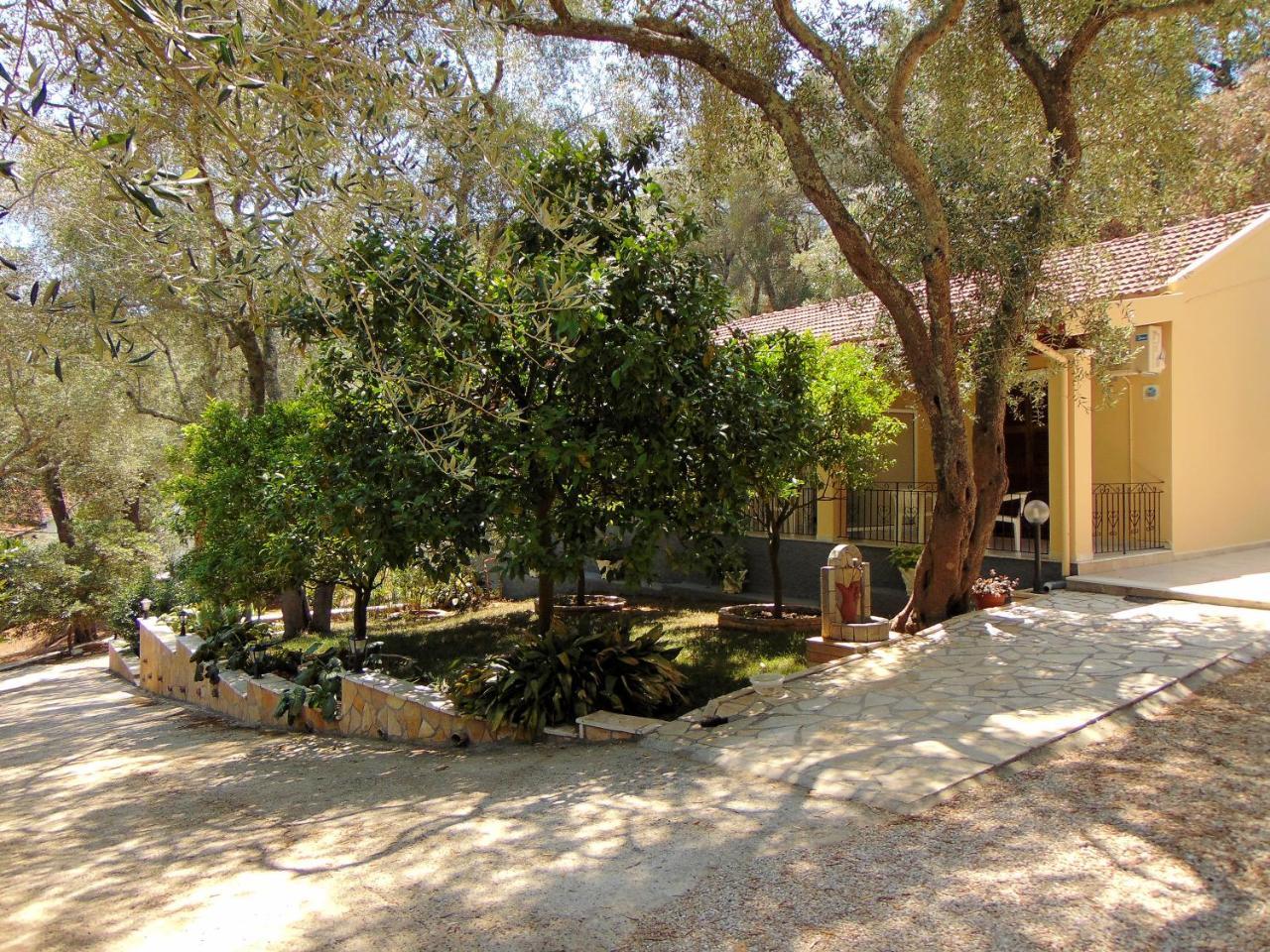 Villa Eleni - Studios Liapades Buitenkant foto