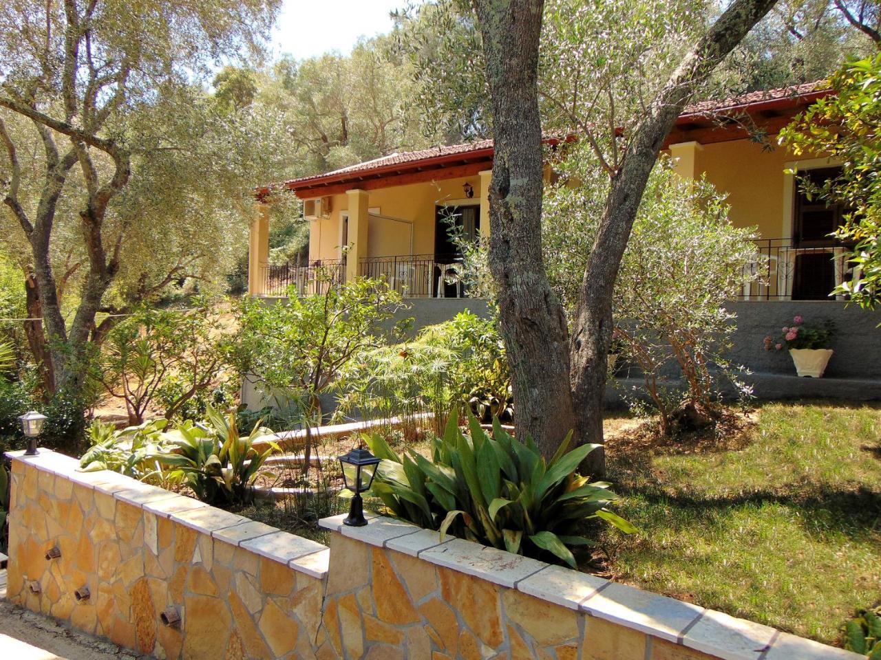 Villa Eleni - Studios Liapades Buitenkant foto